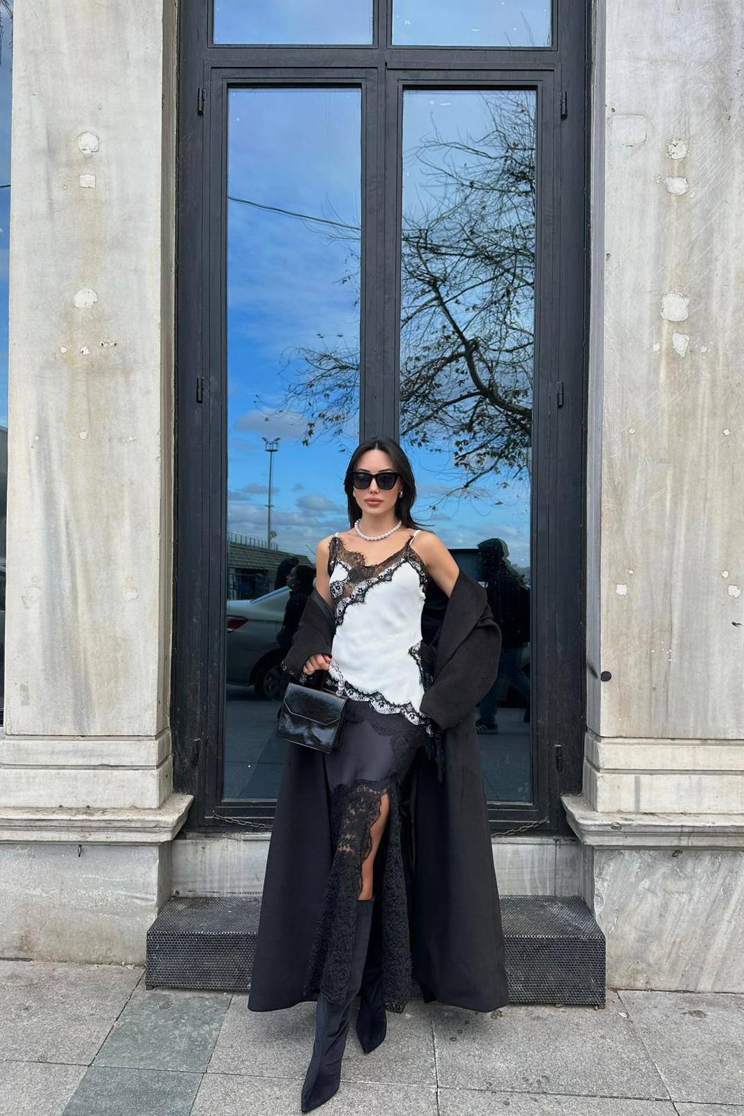 İp Askılı Dantel İşlemeli Asimetrik Kesim Bluz HF112248