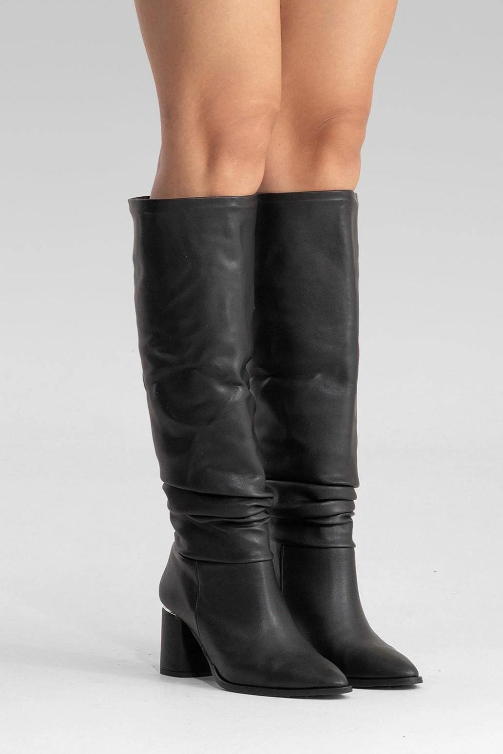Sivri Burun Parlak Topuk Detaylı Büzgülü Çizme SGB037
