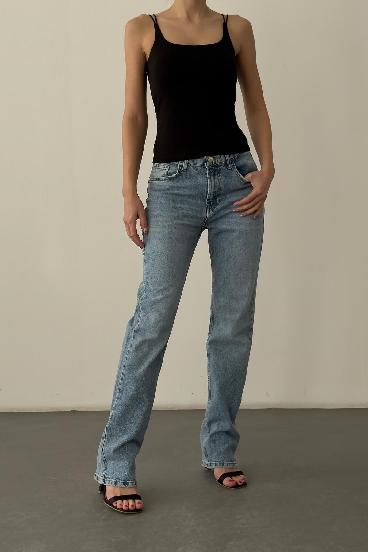 Geniş Yaka Çift Askılı Atlet QZ01406