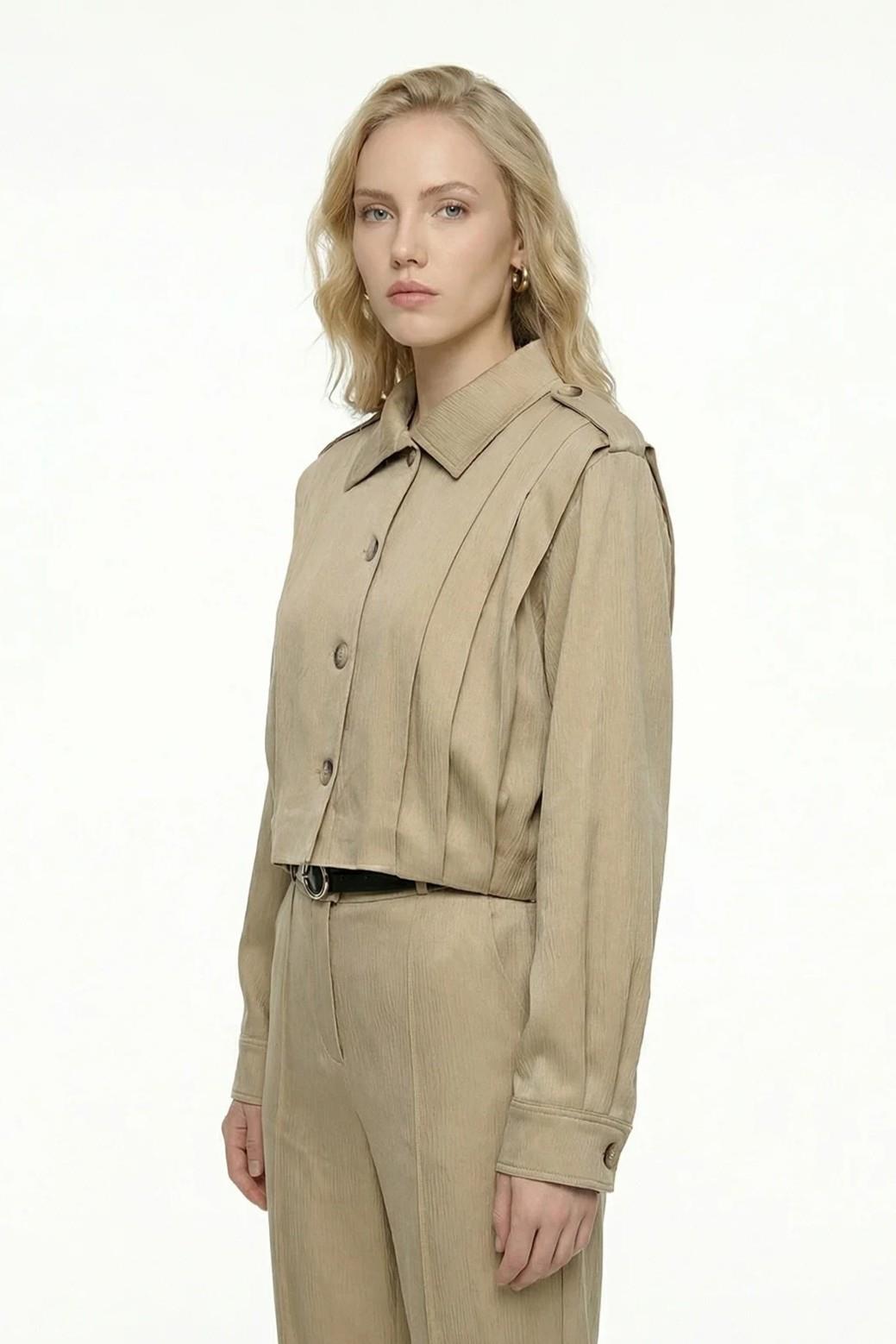 Dik Yaka Pile Detaylı Parlak Kumaş Ceket QZ01358