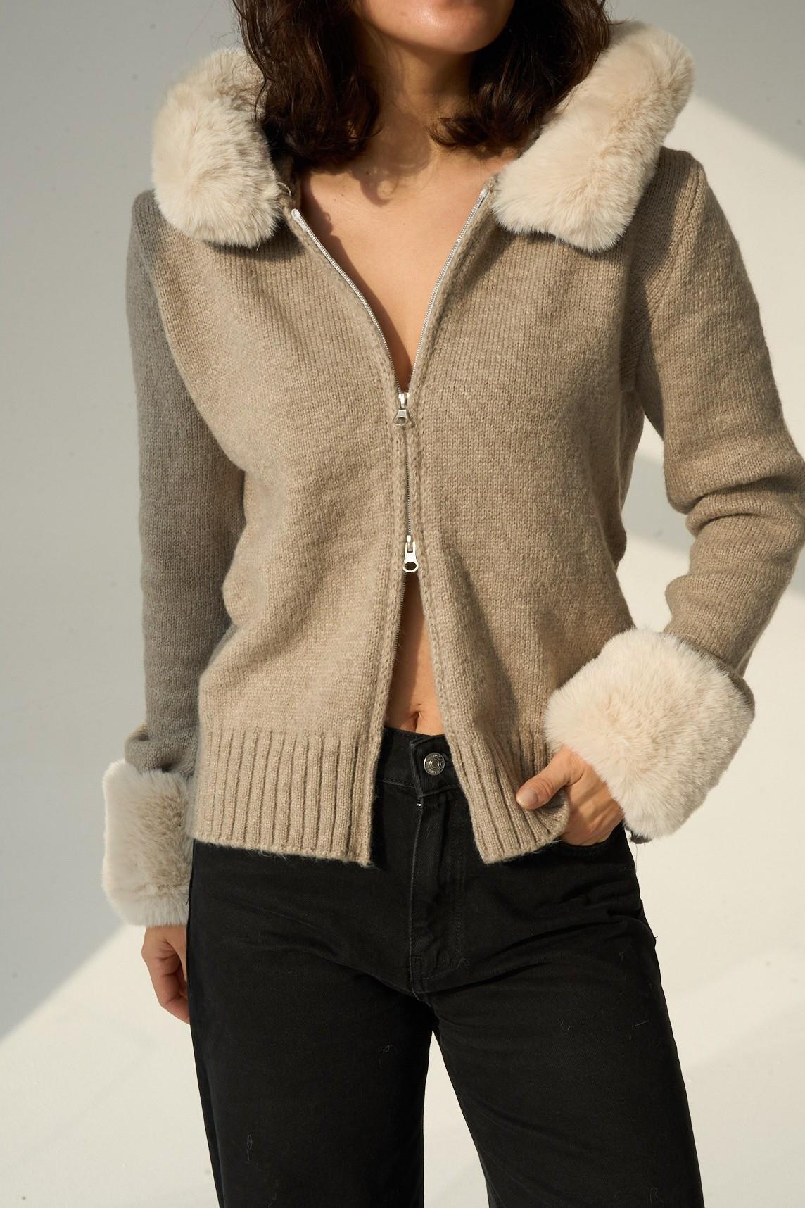 Kapüşonu Ve Kolları Kürklü Hırka QS251098