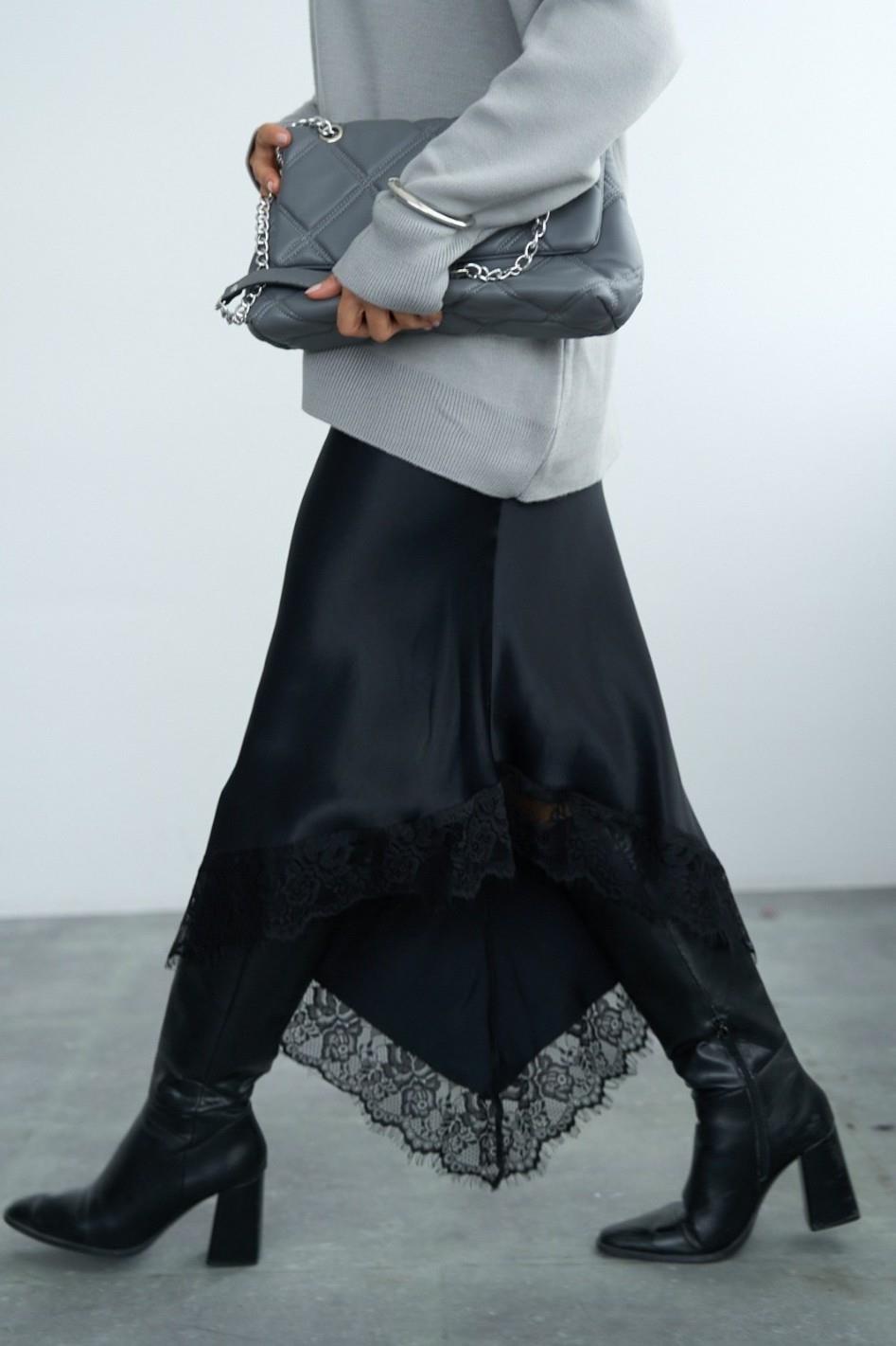 Asimetrik Kesim Dantel Detaylı Midi Etek QS251123