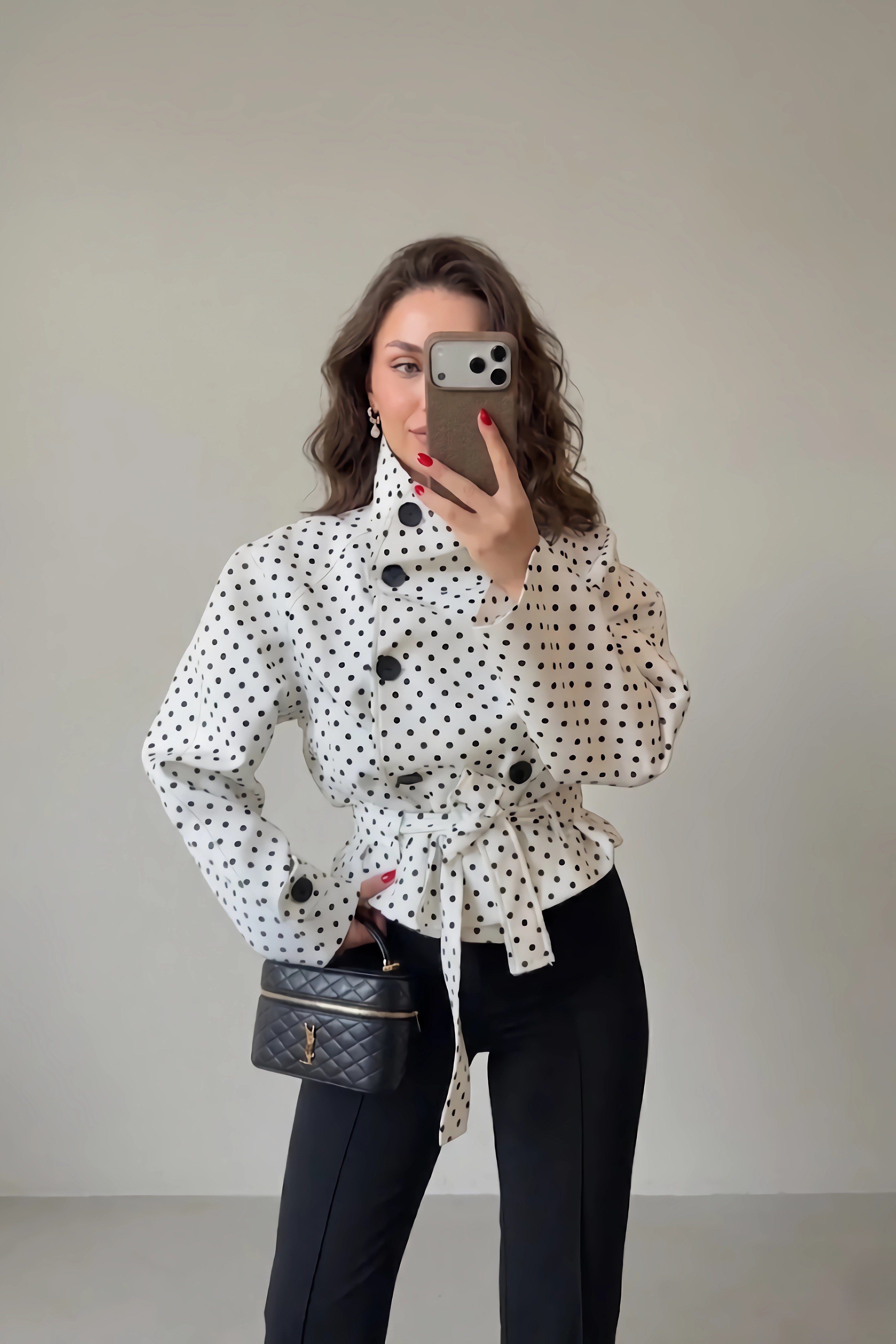 Dik Yaka Düğme Detaylı Puantiyeli Kısa Trençkot HF503357