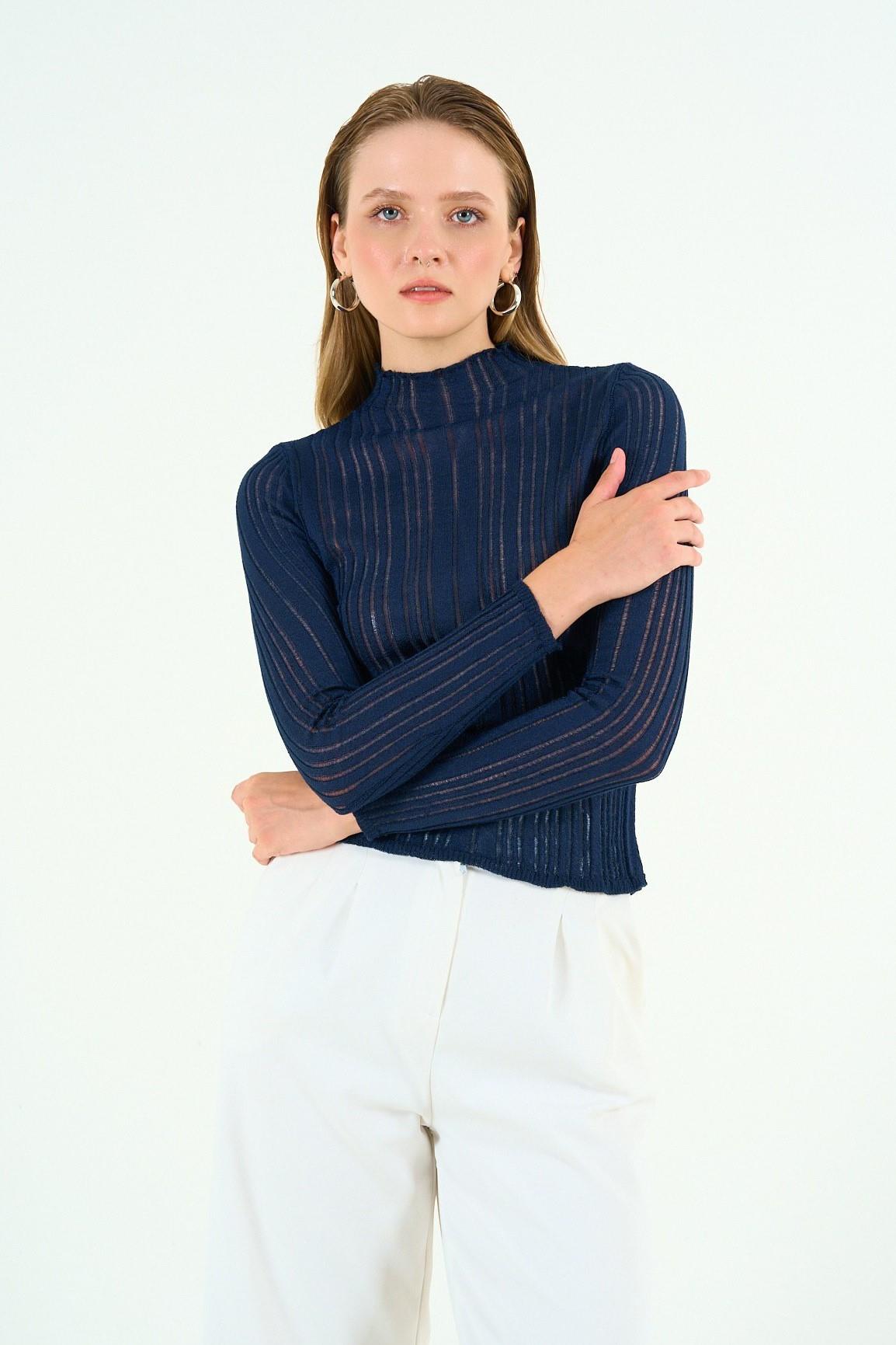Ajurlu Dik Yaka Bluz QS241030