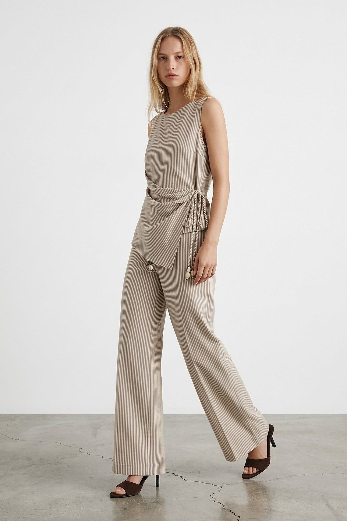 Boncuk Kemer Detaylı Çizgili Pantolon QZ01897