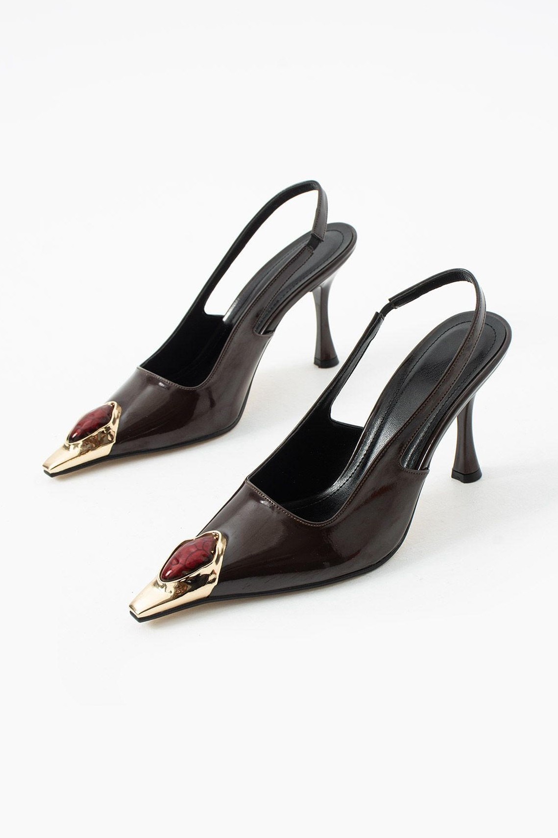 Taş Aksesuarlı Sivri Burun Topuklu Ayakkabı FE1126