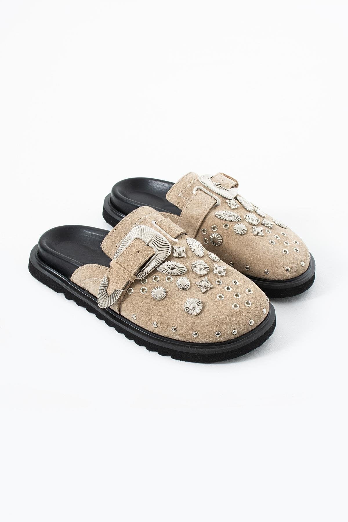 Aksesuar Detaylı Kemerli Tokalı Terlik FE24066