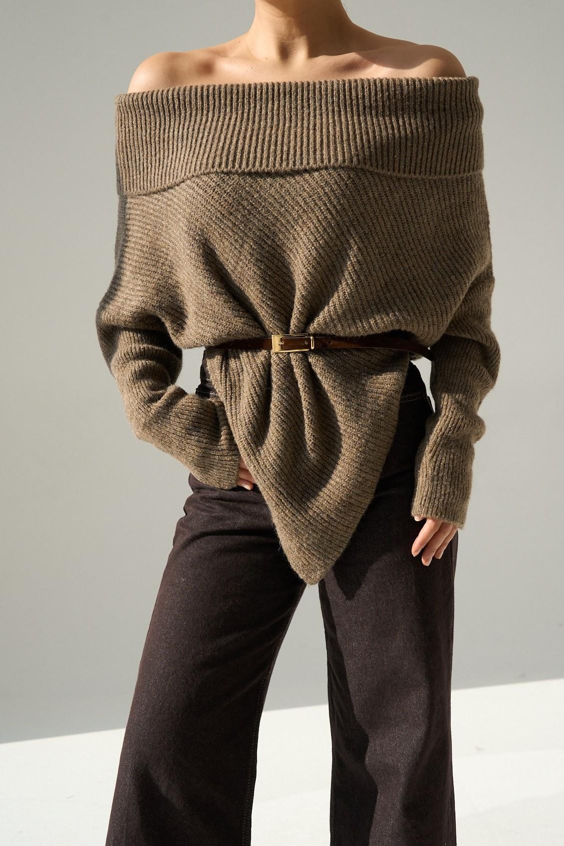 Asimetrik Kesim Madonna Yaka Kazak QS251193