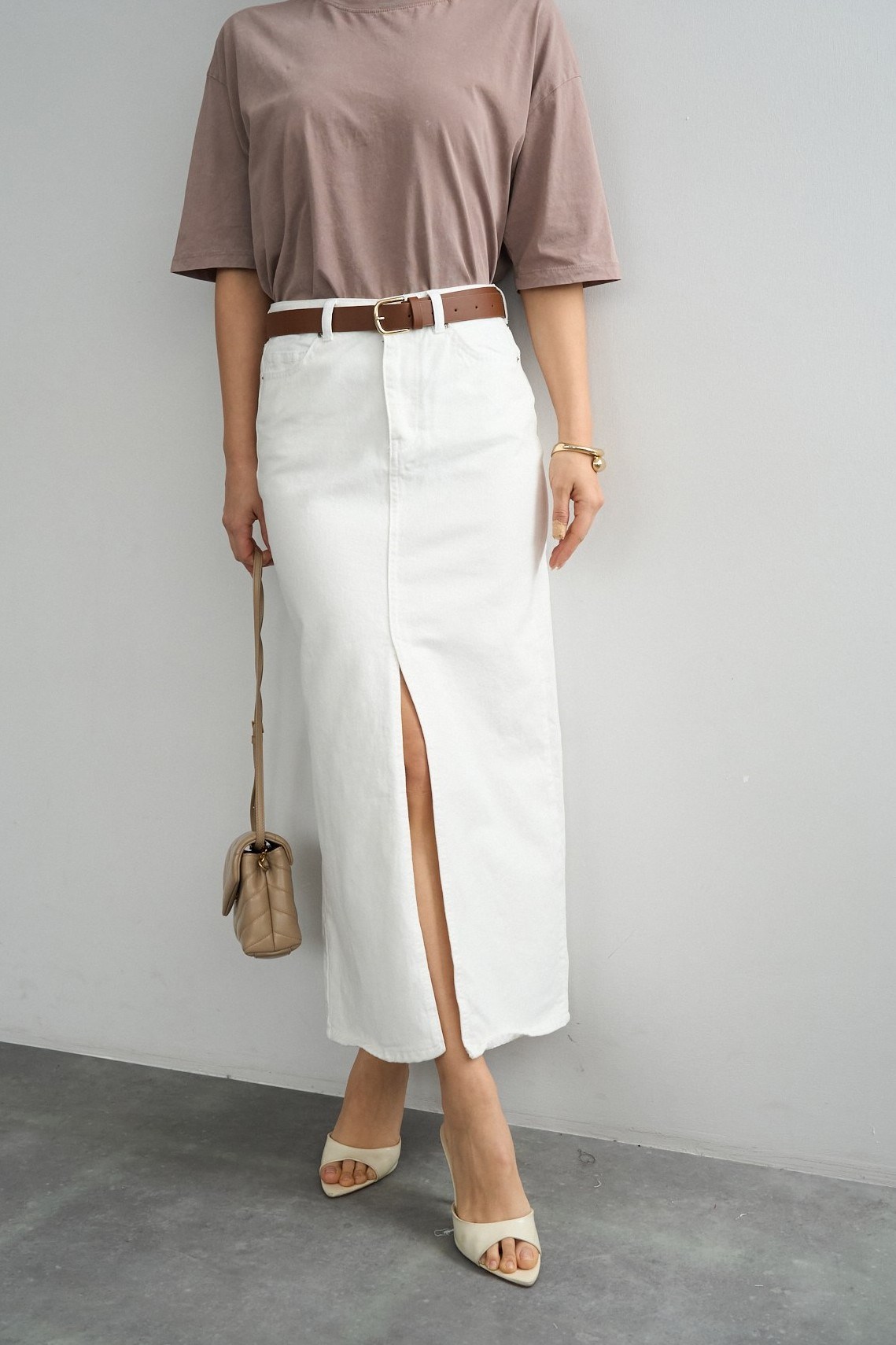 Kemer Detaylı Önden Yırtmaçlı Kot Etek QS261039