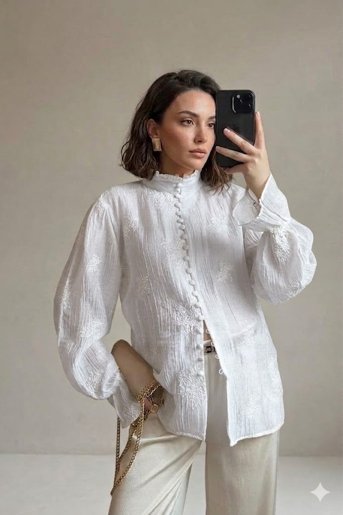 Kolları Volan Detaylı Dik Yaka İşlemeli Bluz HF103293