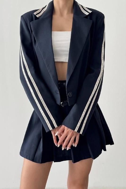 Şerit ve Baskı Detaylı Crop Ceket QZ00121