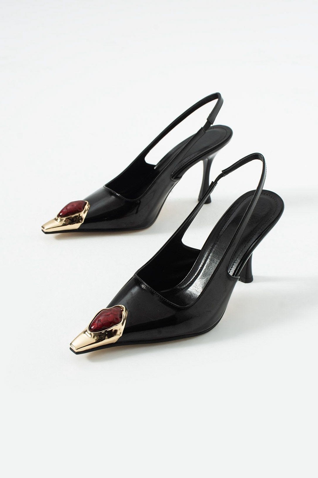 Taş Aksesuarlı Sivri Burun Topuklu Ayakkabı FE1126