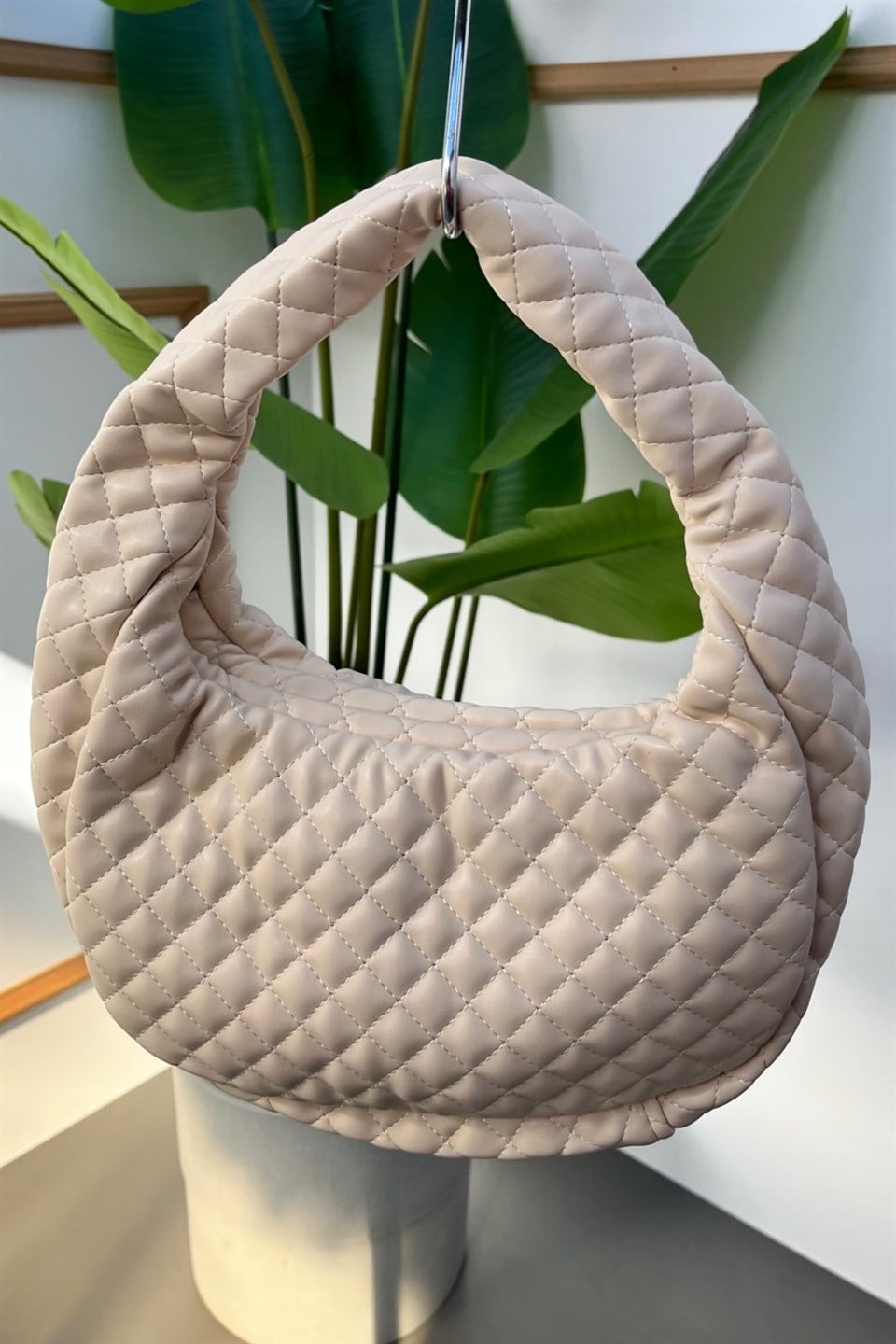 Kapitone Detaylı Oval Çanta RY953