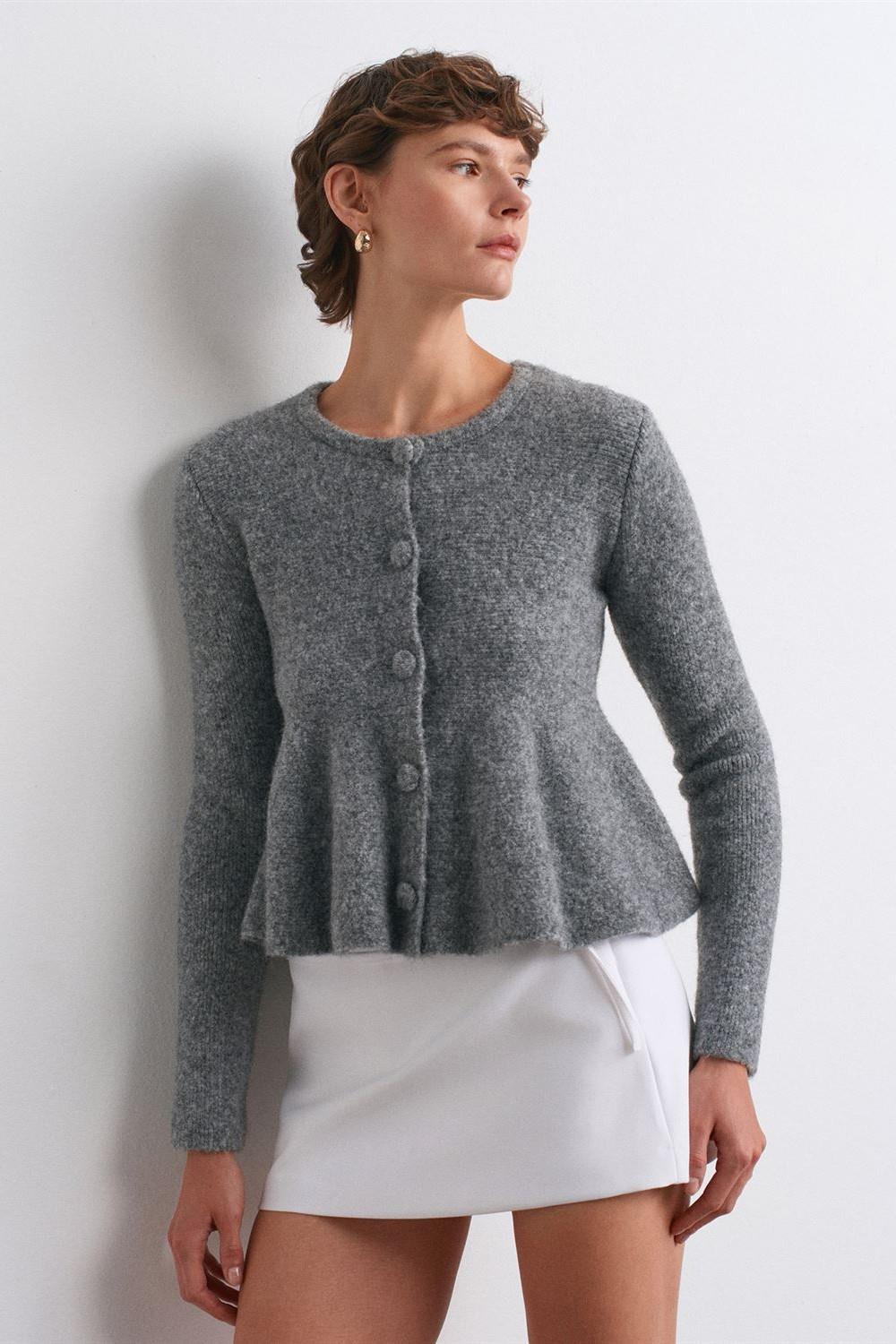 Yumuşak Dokulu Peplum Düğmeli Triko Hırka DL60985