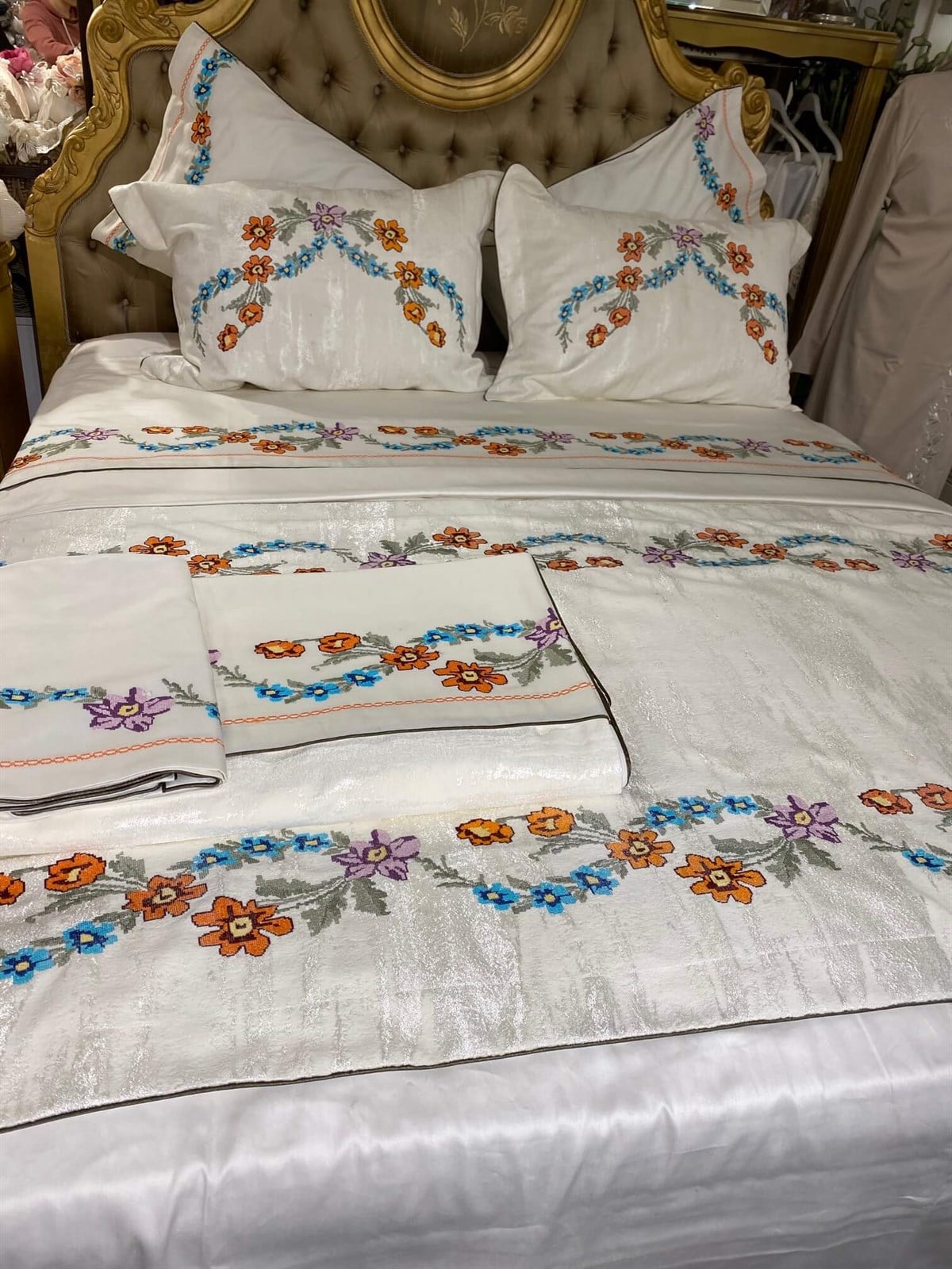 Camelia Model Pike ve Nevresim Takımı
