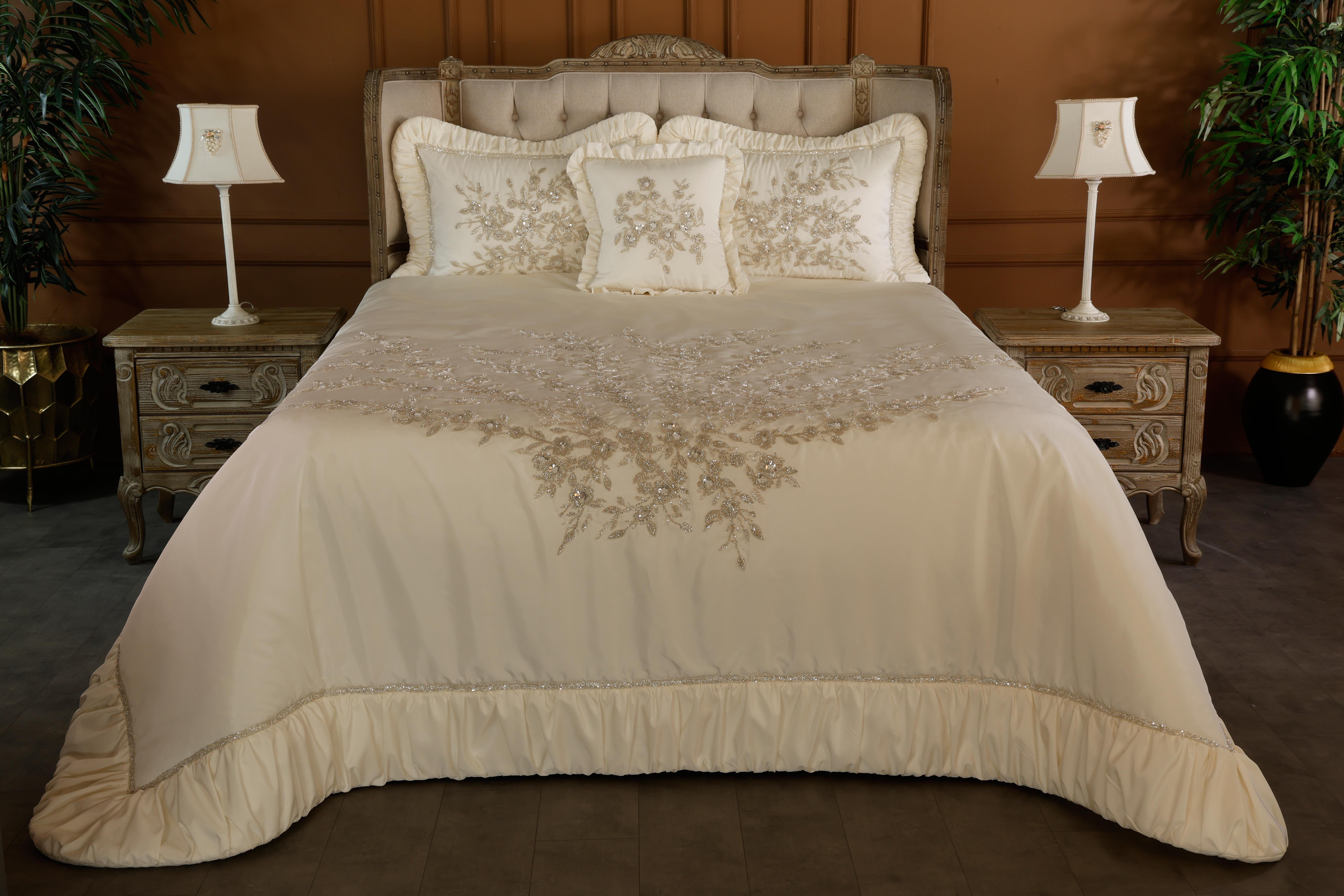 Krem Diamond Taşlı Yatak Örtüsü Set