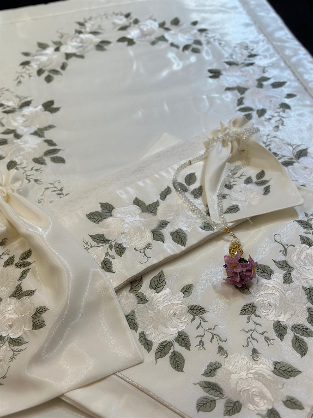 Krem Yeşil Isparta Gülü Beş Parça Seccade Takımı