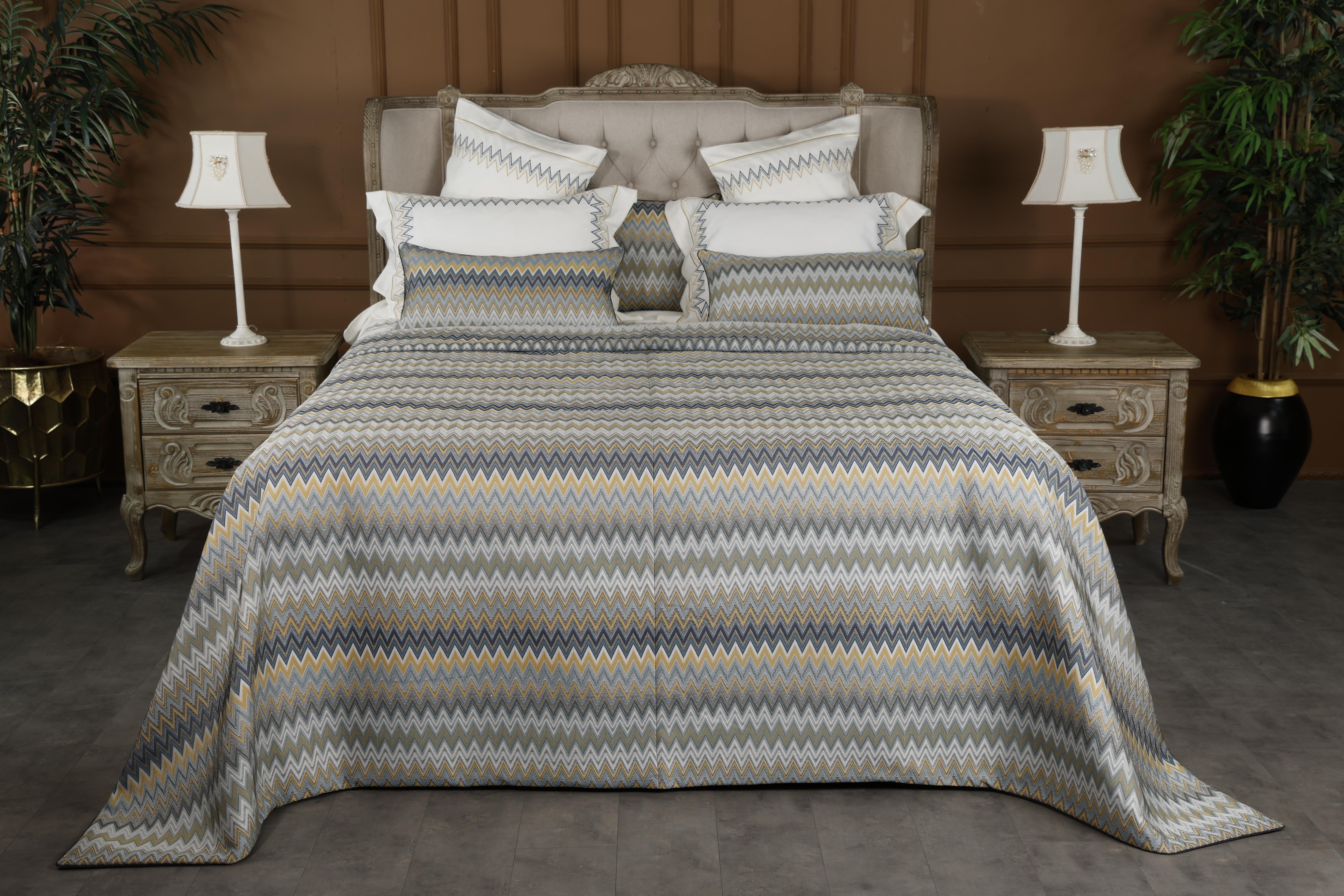 Lacivert Zigzag Model Yatak Örtüsü ve Nevresim Takımı