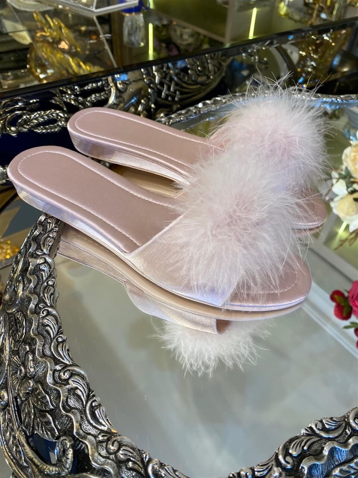 Pembe Tüylü Suni Deri Çeyiz Terliği