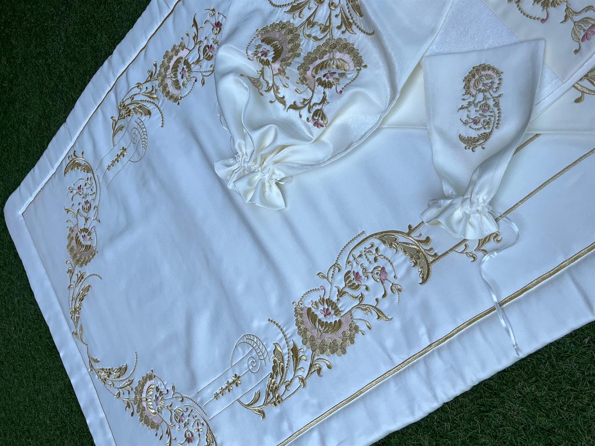 Krem Mihrap Gold Nakış Beş Parça Çeyizlik Seccade Takımı