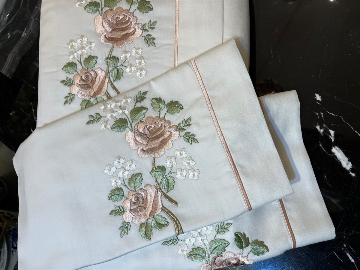 Pembe Çiçek Desenli Çift Kişilik Nevresim Takımı