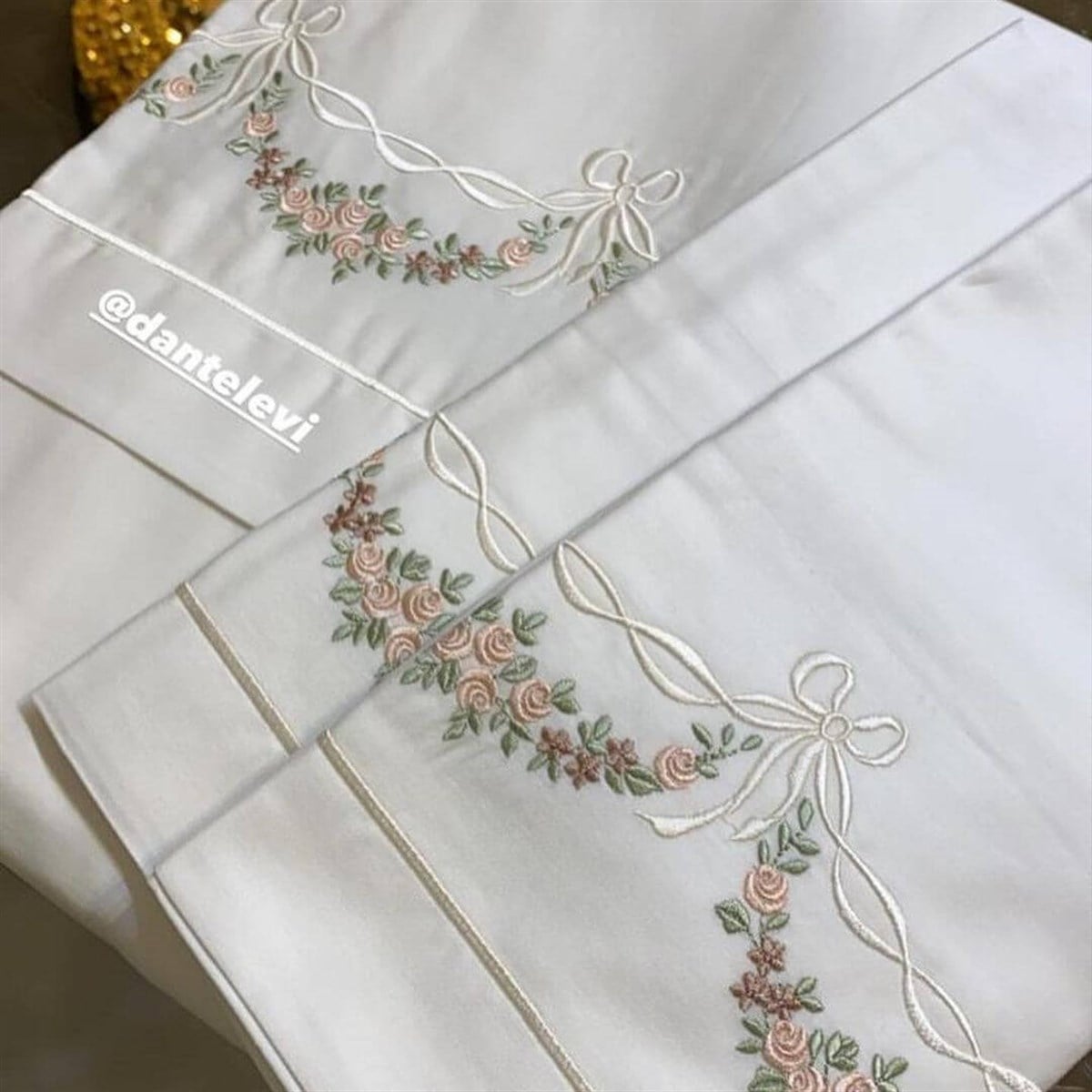 Pembe Fiyonk Desenli Çift Kişilik Nevresim Takımı