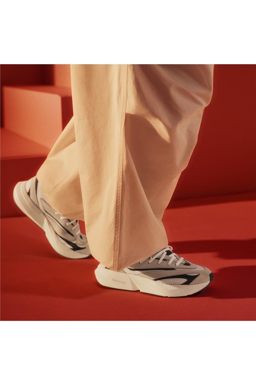 adidas Kadın  Bej  Koşu Ayakkabısı LIGHTBLAZE JH6962