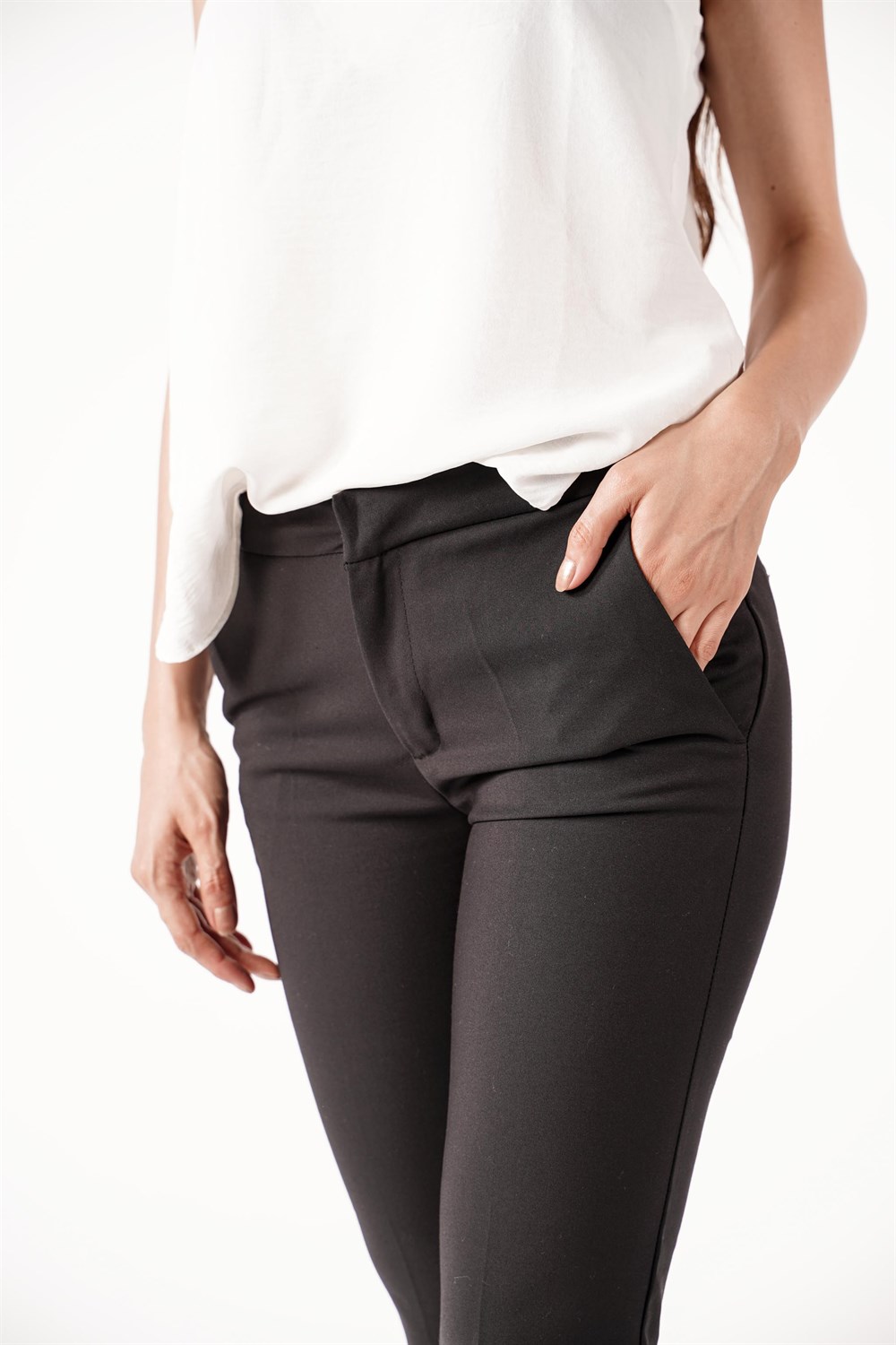 Kadın Siyah Boru Paça Kumaş Pantolon | Pranga Giyim