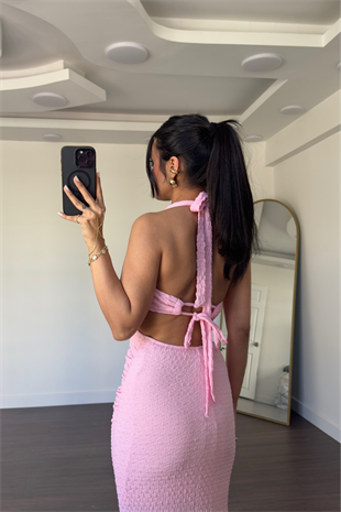 Aksesuar Detaylı Boyundan Bağlamalı Elbise-Pembe