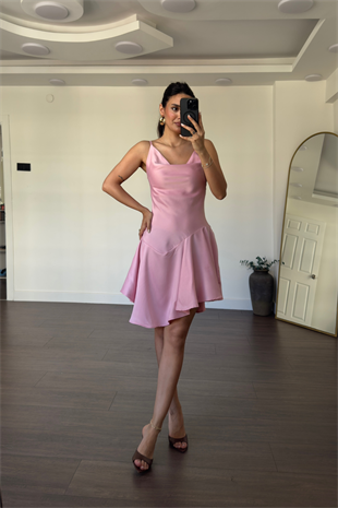 Asimetrik Fırfır Detaylı Degaje Yaka Elbise-Pembe