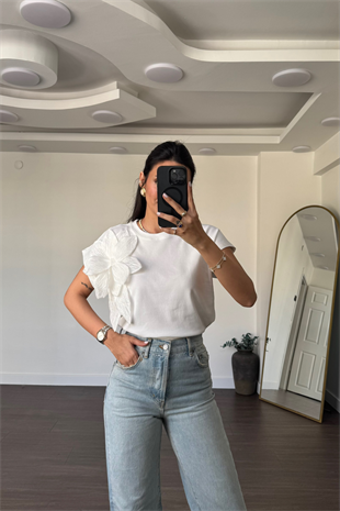 Bisiklet Yaka Aksesuarlı T-shirt-Ekru
