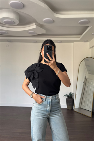 Bisiklet Yaka Aksesuarlı T-shirt-Siyah