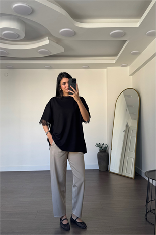 Dantel Detaylı Tişört-Siyah