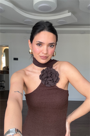 Fular Detaylı Aksesuarlı Elbise-Kahve