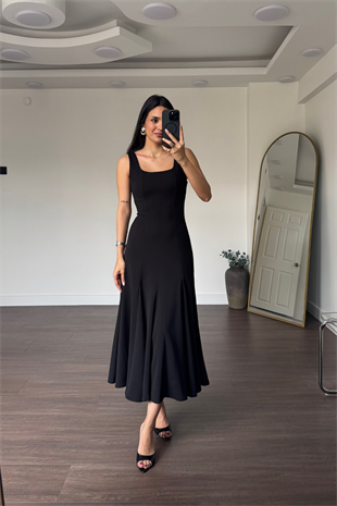 Kare Yaka Etek Volanlı Elbise-Siyah