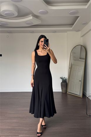 Kare Yaka Etek Volanlı Elbise-Siyah