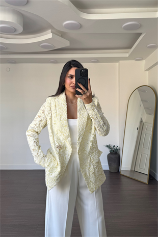 Omuz Vatkalı Kumaş Kabartmalı Ceket-Sarı