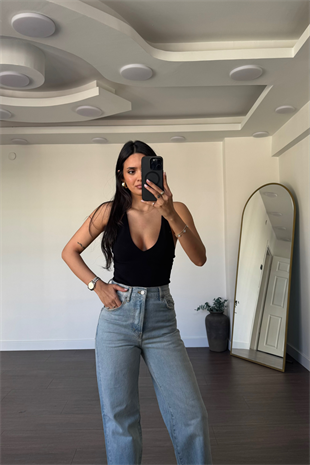 Sırtı Çarpraz Askılı Bodysuit-Siyah