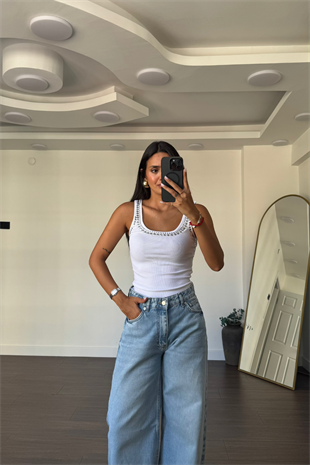 Trok İşlemeli Bluz-Beyaz