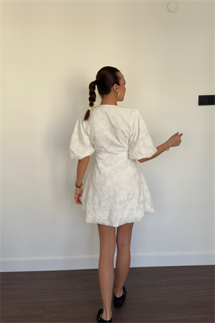 V Yaka Balon Kol Beyaz Elbise