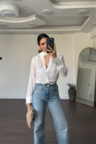 V Yaka Fular Detaylı Bluz-Ekru