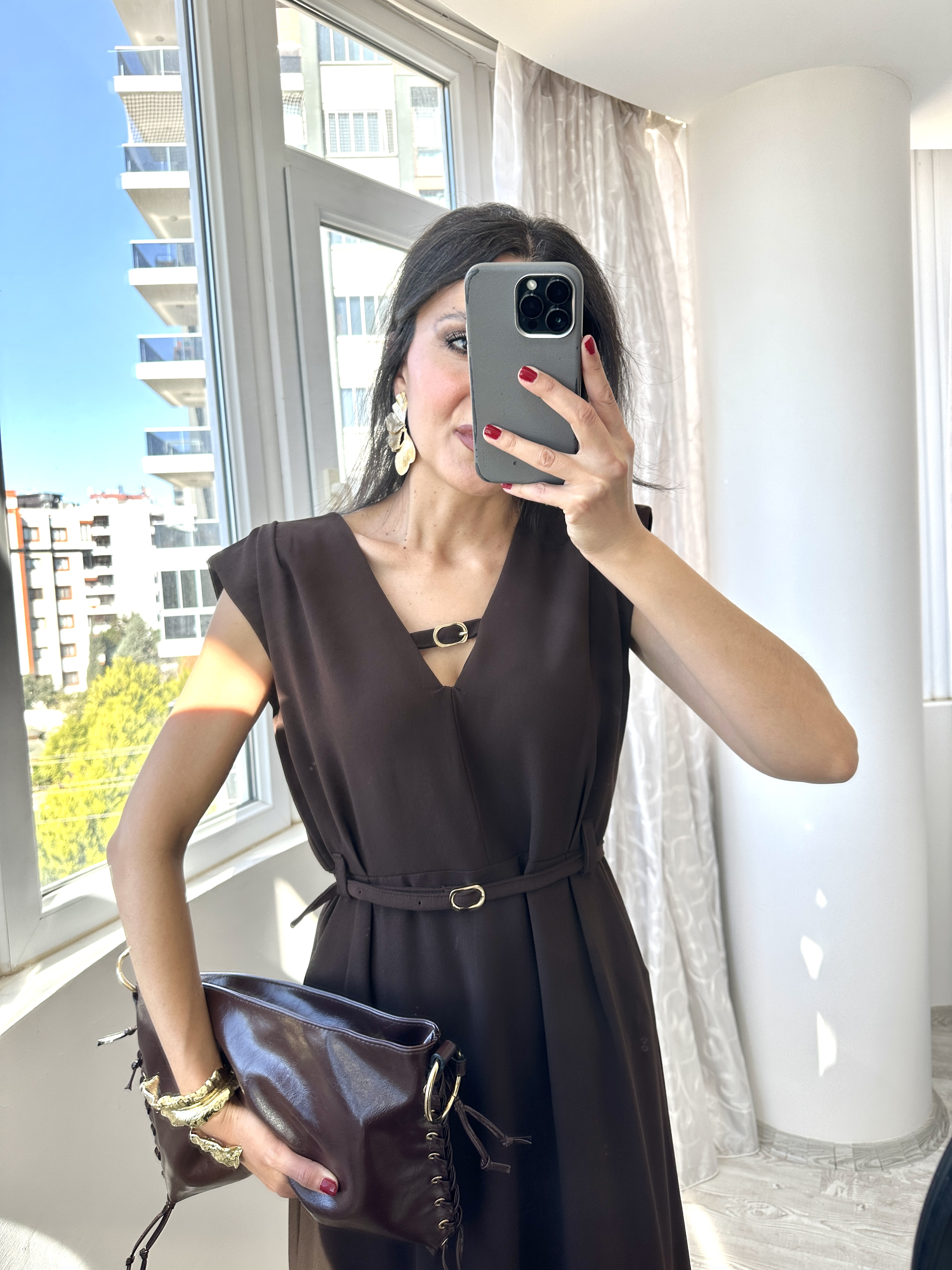 Kahverengi Toka Detaylı Kemerli Midi Elbise
