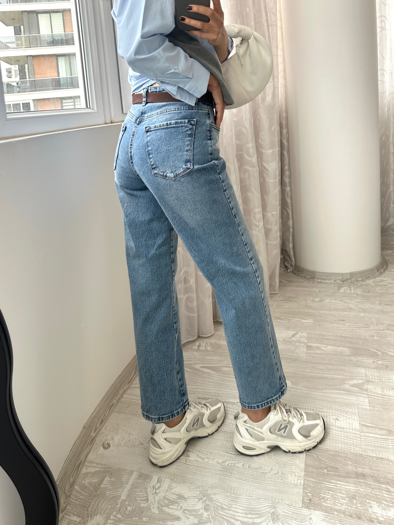 Mavi Kemerli Mom Fit Jean