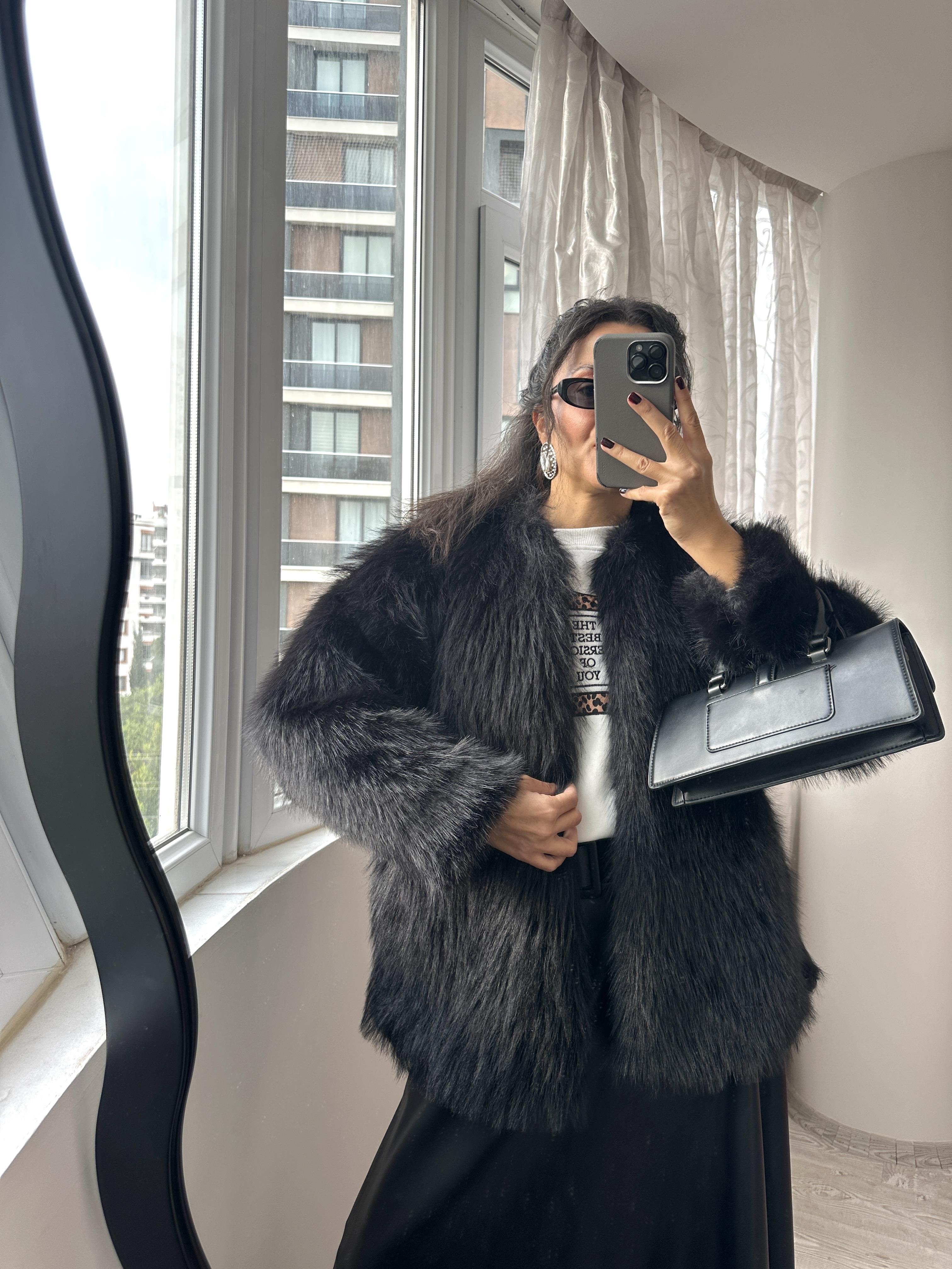 Siyah Düz Yaka Uzun Kürk