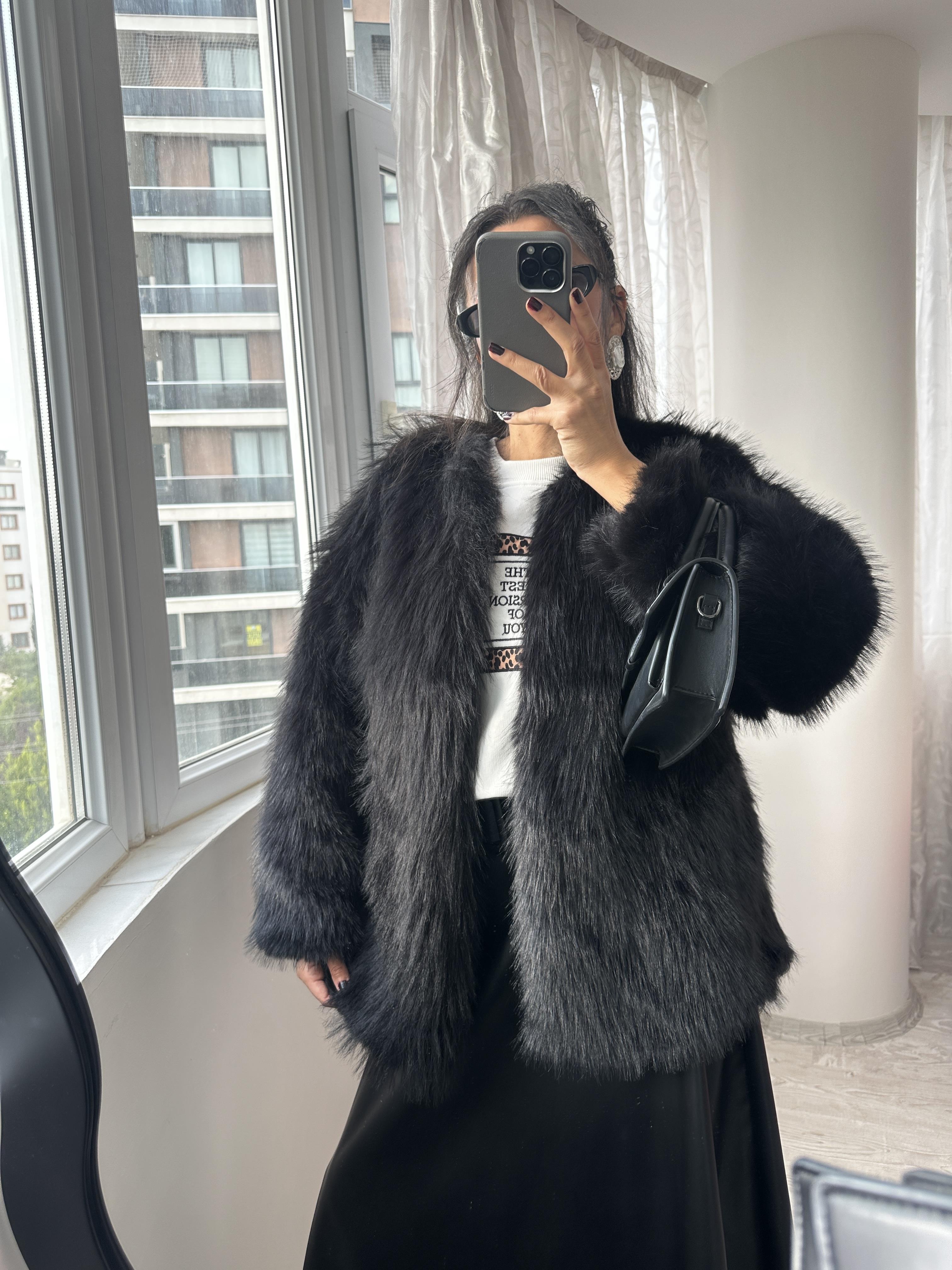 Siyah Düz Yaka Uzun Kürk