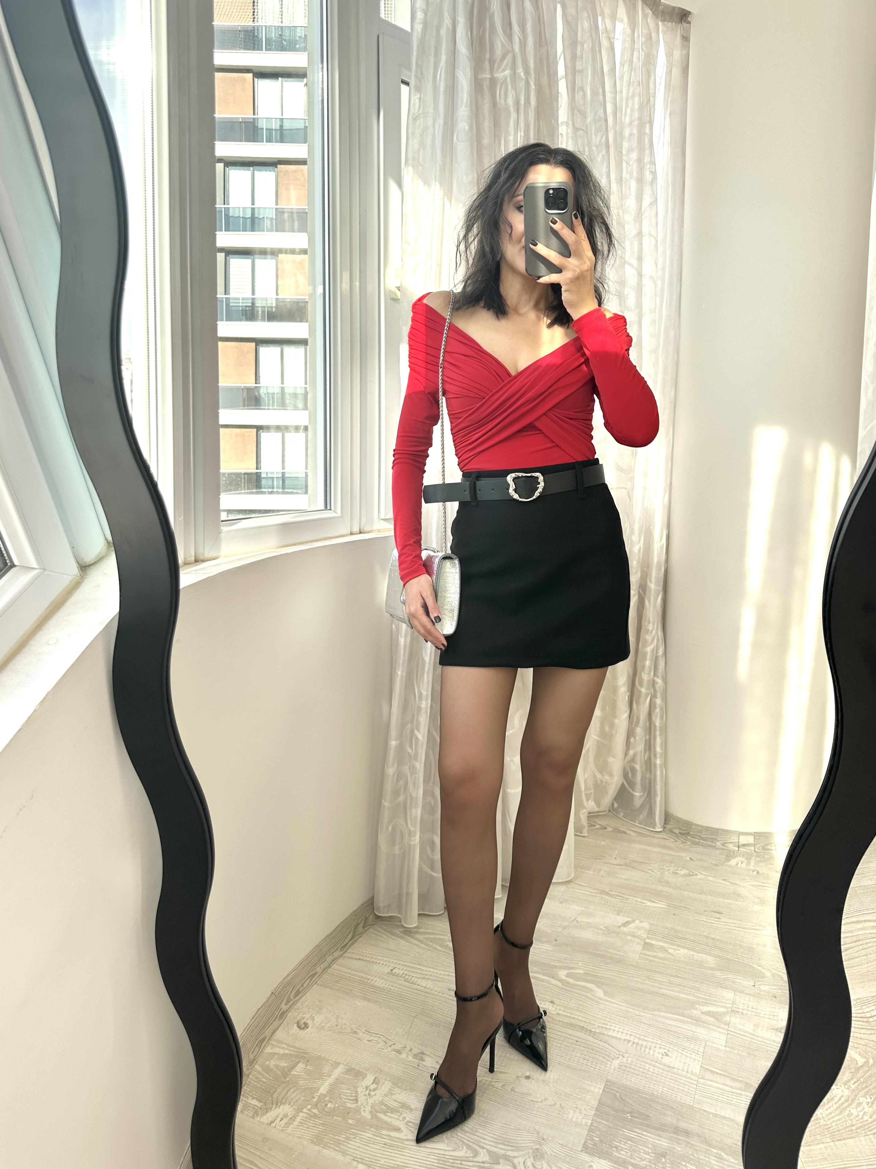 Siyah Kemerli Mini Kaşe Etek (1 beden büyüğü önerilir)