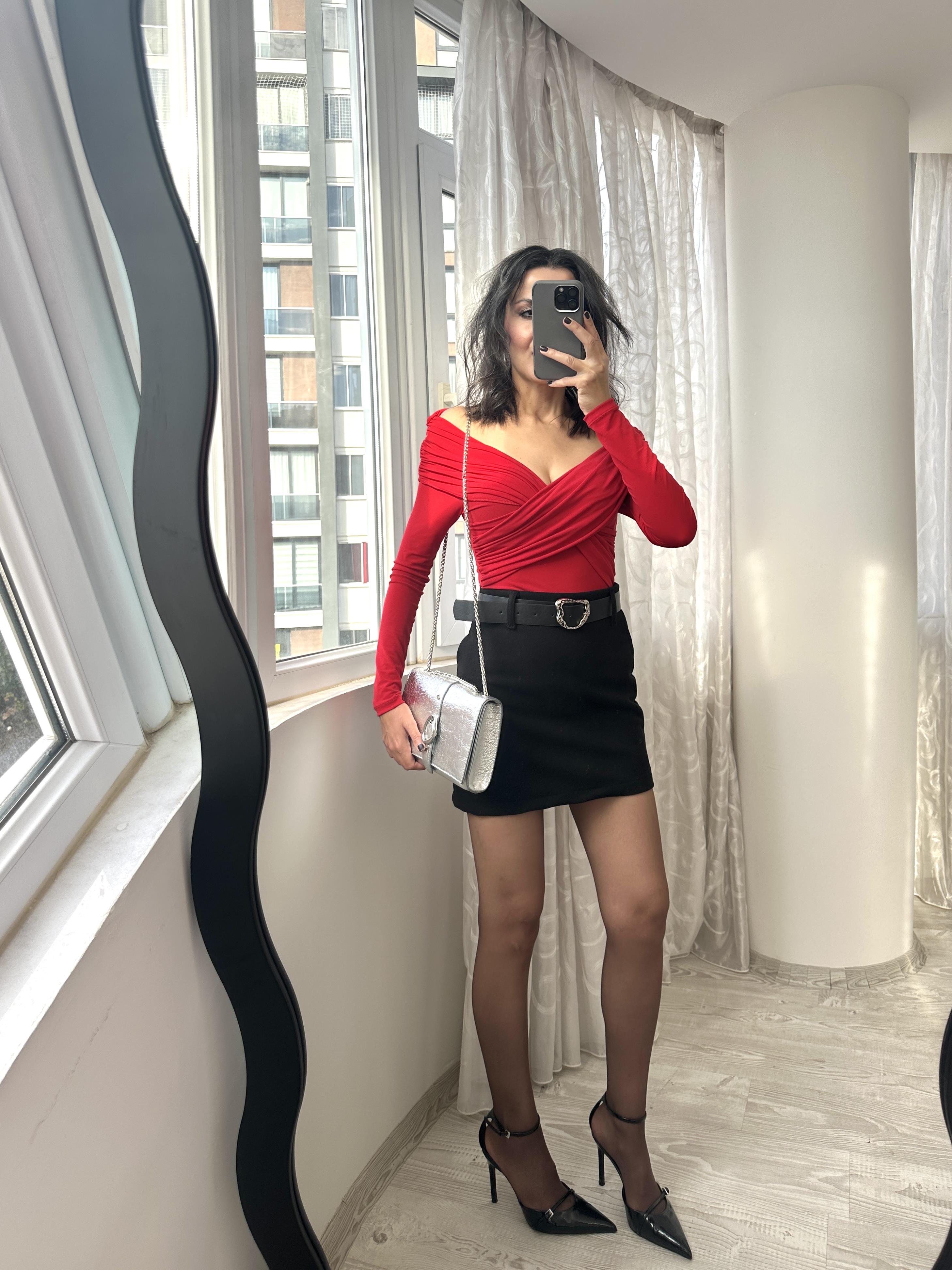 Siyah Kemerli Mini Kaşe Etek (1 beden büyüğü önerilir)