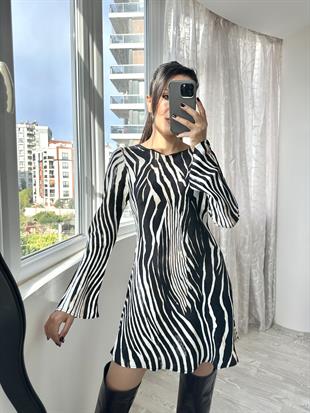 Desenli Volan Detaylı Saten Elbise
