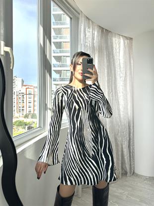 Desenli Volan Detaylı Saten Elbise