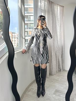 Desenli Volan Detaylı Saten Elbise